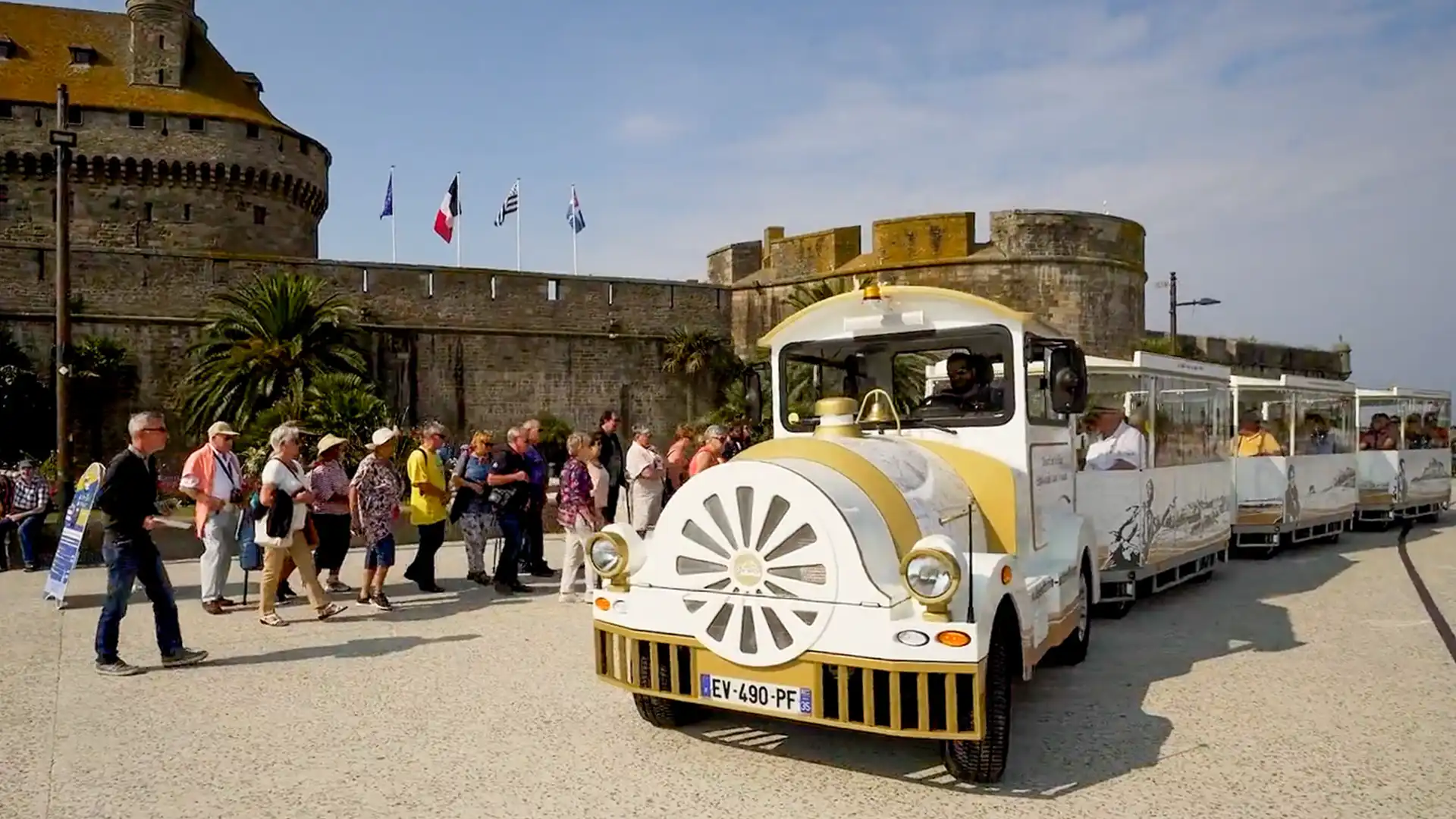 Deltrain Tagus ICE diesel tourist train operating on a public city route